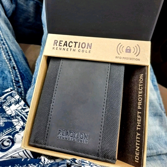 *Kenneth Cole RFID Protection Wallet! - Picture 2 of 5